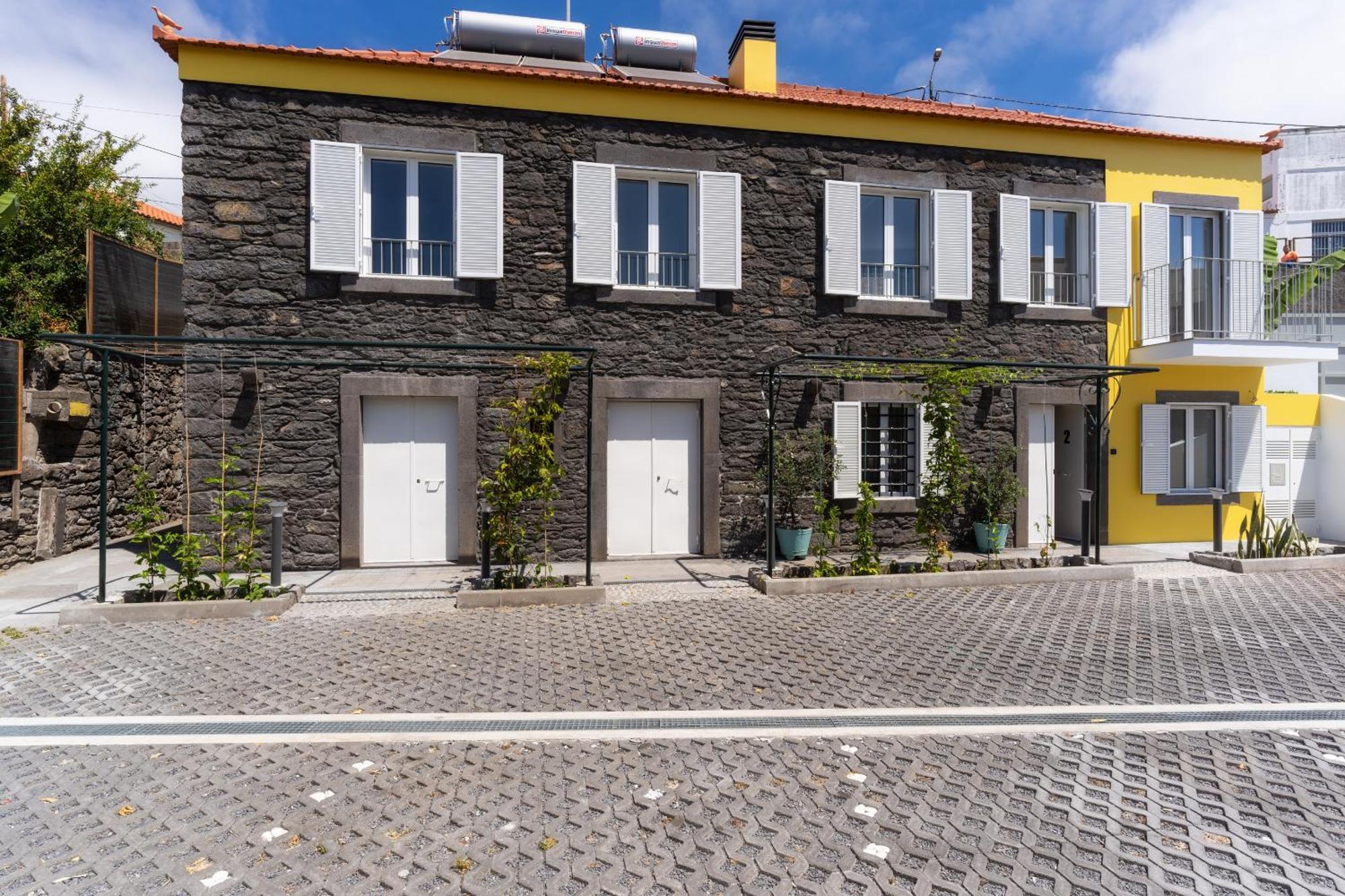 Casa Amarela Apartments - By Casas Na Ilha Camara de Lobos Bagian luar foto
